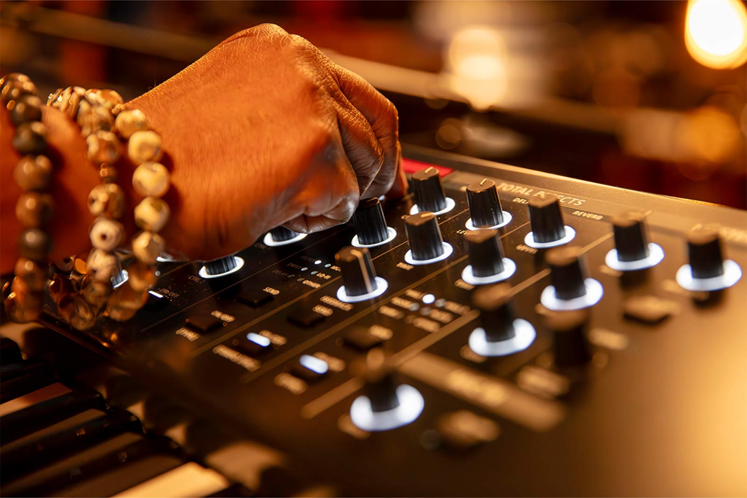 Roland V-STAGE 76