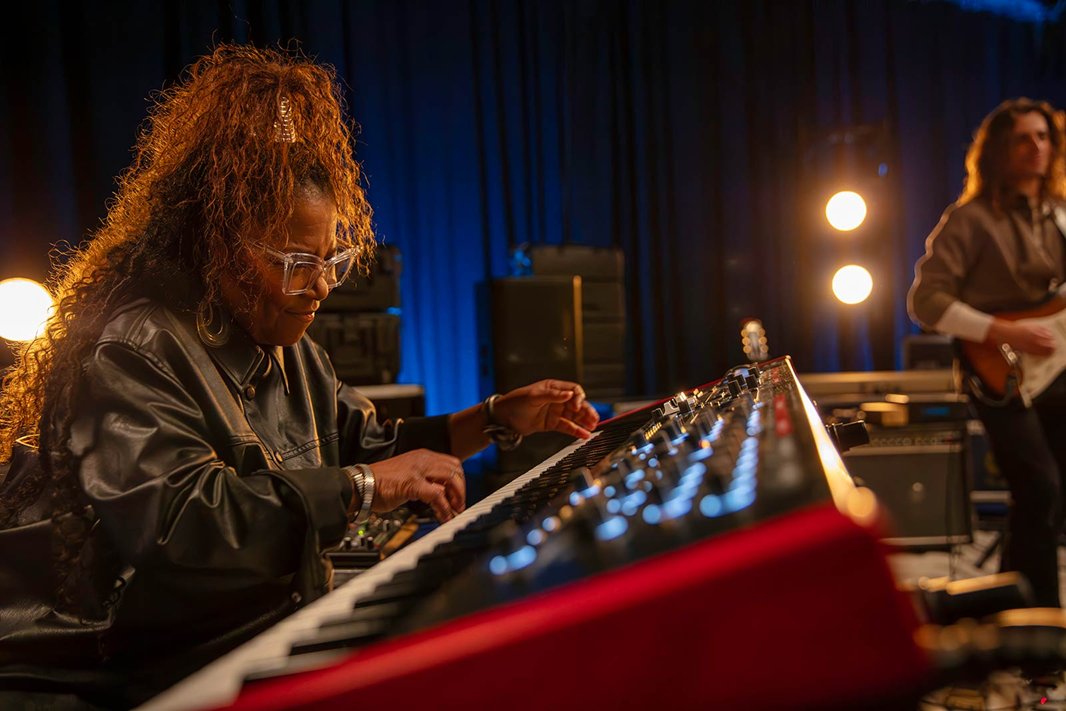 Roland V-STAGE 76